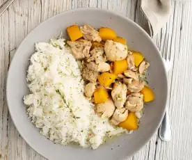 Frango com pêssego, ervas de Provence e arroz