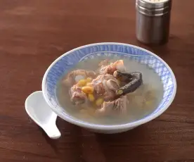 黃豆排骨雞爪湯