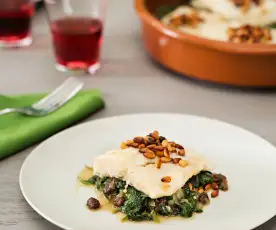 Bacalao a la catalana con pasas y piñones