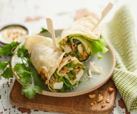 Miniwraps de poulet aux épices et cacahuètes