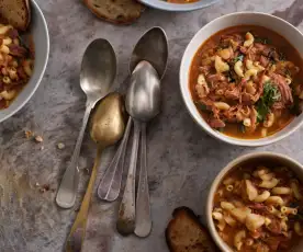 Sopa com pernil de porco fumado