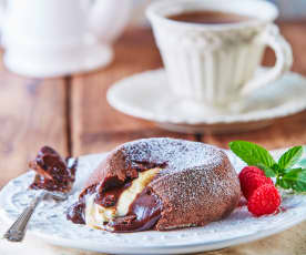 Volcán de chocolate con corazón de chocolate blanco