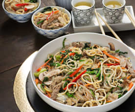 Fideos de cristal con verduras y carne (Japchae) - Corea