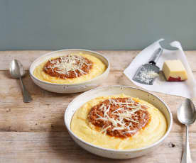 Polenta cremosa con salsa boloñesa