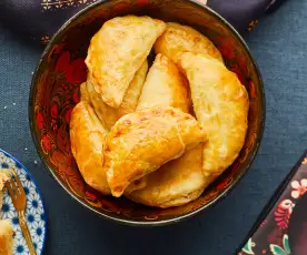 Pirojki (petits chaussons fourrés)