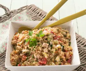 Ensalada tabulé con atún en conserva