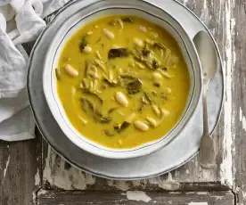 Sopa de feijão-branco com couve-galega