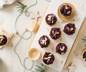 Tartaletas rellenas de lombarda con manzana y piñones