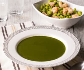 Crema di cavolo riccio alla paprika, insalata di gamberi e edamame