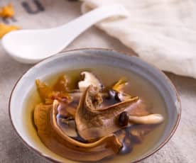 菌菇松茸天籽兰花汤