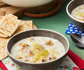 New England clam chowder (Sopa de almejas de Nueva Inglaterra)