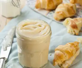 Crema di mandorle e cioccolato bianco