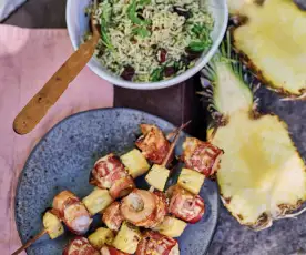 Espetadas de frango com arroz selvagem