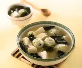 雞肉丸豆腐味增湯