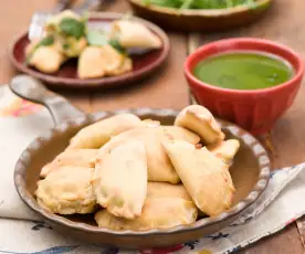 Empanadas z topinamburem i serem cheddar