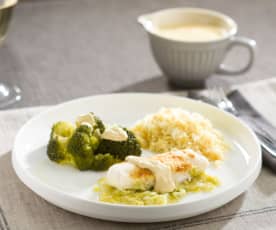 Merluza al curry con arroz y brócoli