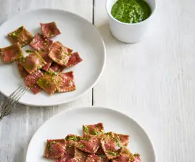 Ravioli com pesto de rúcula e noz