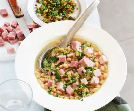 Soupe de haricots blancs, jambon et persillade