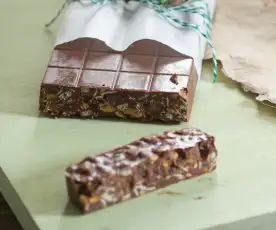 Turrón de muesli, almendra y chocolate