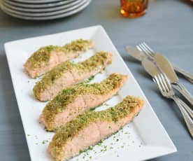 Salmón con costra de almendras y hierbas