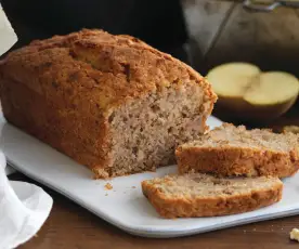 Bolo de maçã e noz