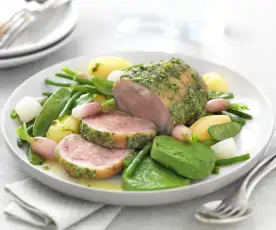 Canon d'agneau aux herbes, flan d'épinard et petits légumes