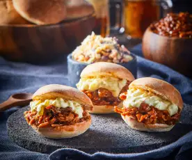 Bocados de pulled pork con ensalada de col