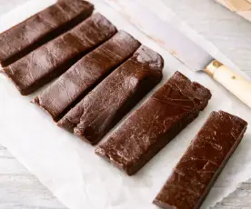 Barritas de chocolate con naranja y frutos secos