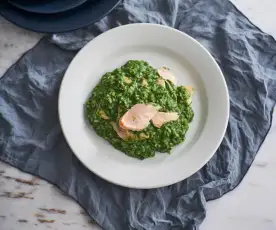 Risoto verde com salmão