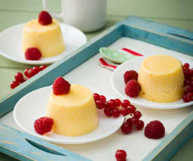 Panna cotta de melocotón con frutos rojos (sin lactosa)