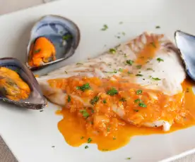 Pescado y mejillones en salsa