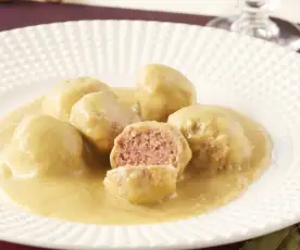 Albóndigas en salsa de almendras