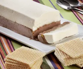 Gelado bicolor com praliné