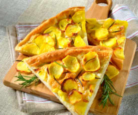 Focaccia mit Kartoffeln und Rosmarin