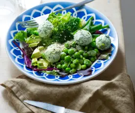 Légumes croquants, boulettes de chèvre