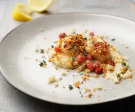 Scallops dengan Parsnip Pure dan Remah Pancetta 