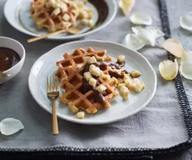 Waffles alternativos com molho de caramelo vegan