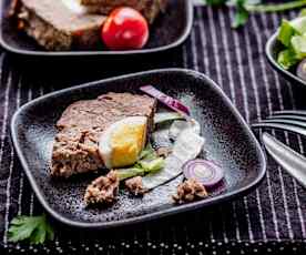 Terrina de carne con huevo duro