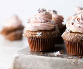 Glutenfreie Schoko-Cupcakes mit Erdbeer-Buttercreme