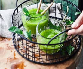 Shot de jus détox céleri et menthe