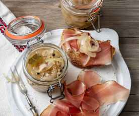 Saure Zwiebeln aus dem Glas