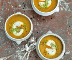 Crema de verduras con huevo pochado