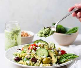 Mediterraner Nudel-Gemüse-Salat