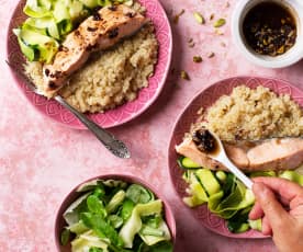 Salmón con calabacín y quinoa