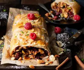 Strudel de manzana, arándanos y pistachos con masa filo