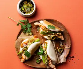 Bao buns con salmón y espárragos