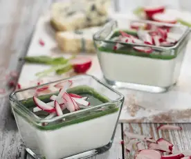 Sýrová panna cotta s přelivem z ředkvičkových listů