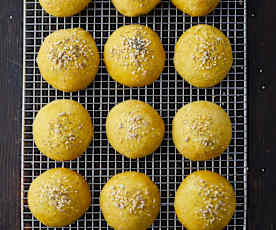 Panini alle noci e curcuma
