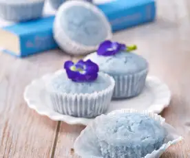 Kue Kukus Bunga Telang Biru (Nyonya Blue Pea Flower Steamed Cupcakes)