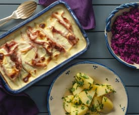 Überbackener Chicorée mit Petersil-Erdäpfel und  Rohkostsalat